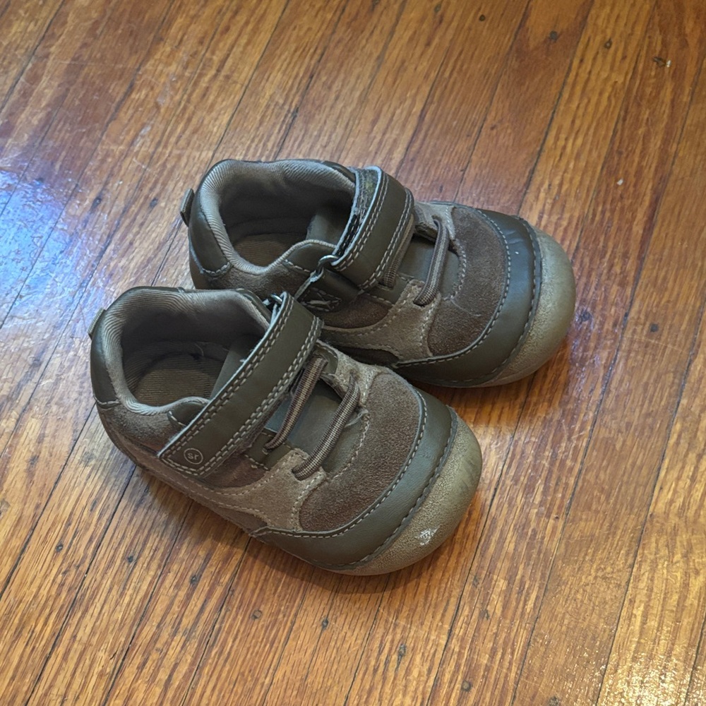 Stride Rite Soft Motion Sneakers
